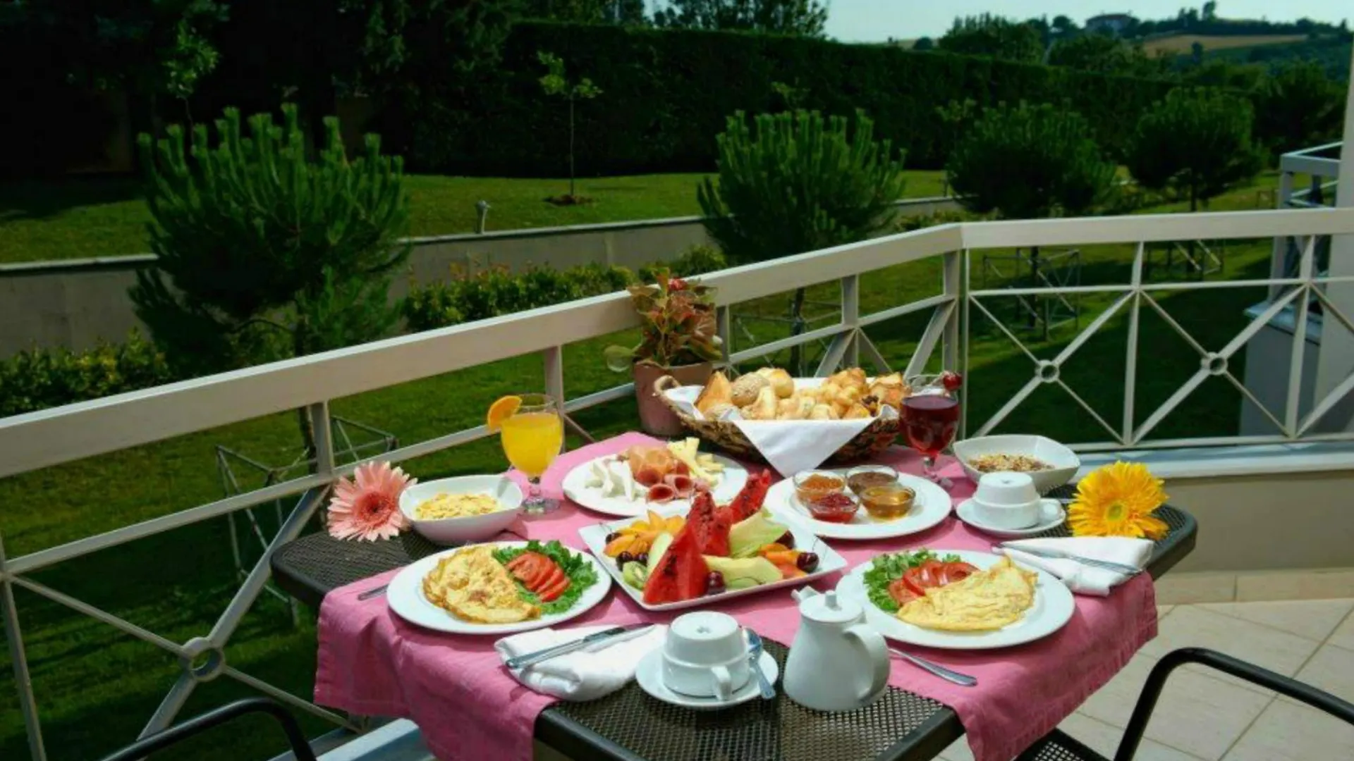 Peraía Royal Hotel Thessaloniki 4*,  יוון
